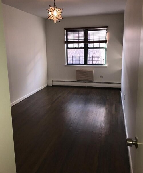 Foto del edificio - 409 E 10th St