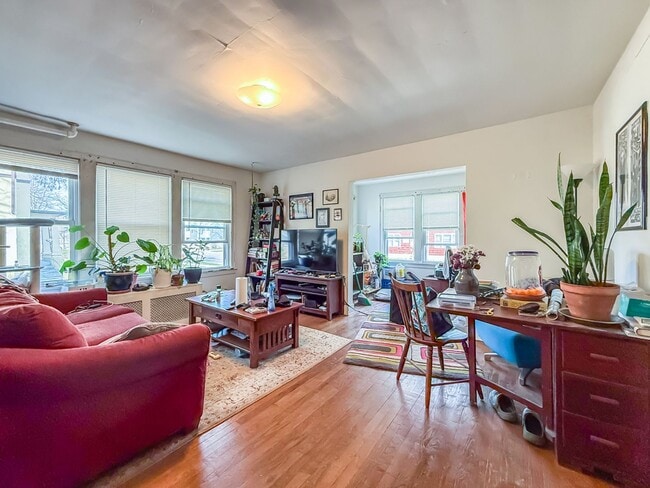 Building Photo - Charming & Convenient 2 Bedroom Near UIUC – Great Location!