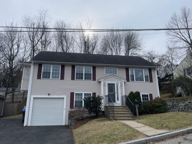 Foto del edificio - Newly Renovated Single Family House For Rent in Providence!