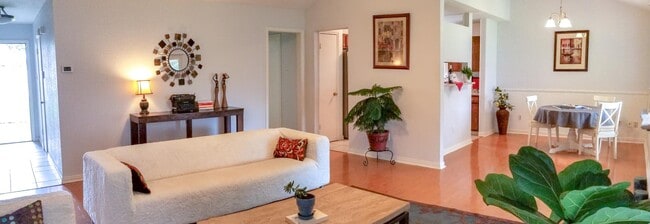 Living Room - 1901 Krizan Ave