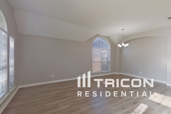 Foto del edificio - 521 Spicewood Dr
