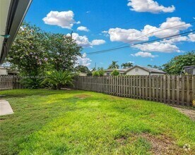 Building Photo - 9720 Bel Aire Dr