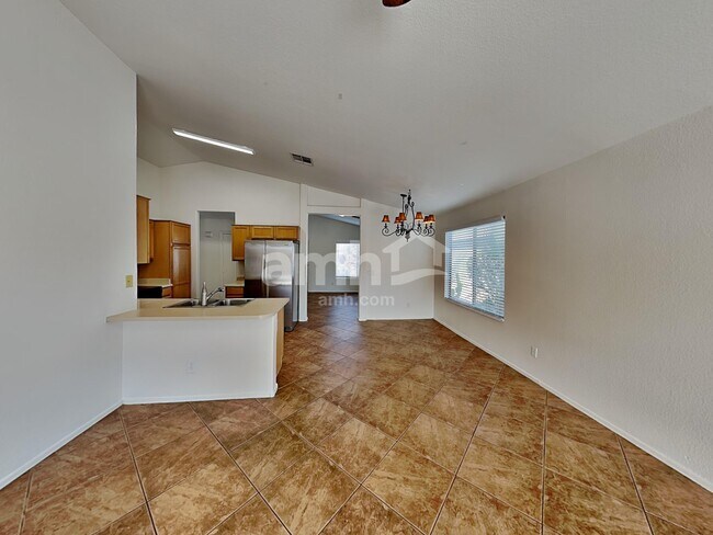 Foto del edificio - 15943 W Smokey Dr