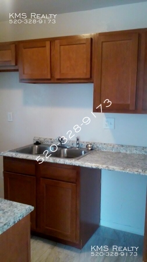 Building Photo - 2 Bedroom 1 Bath Duplex - Swan Rd & 22nd St