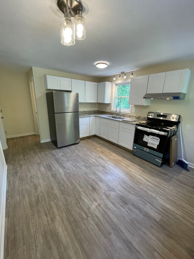 Building Photo - 395 Wilbraham St