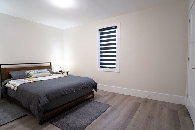 Spacious Bedroom - 118 Sheldon Av