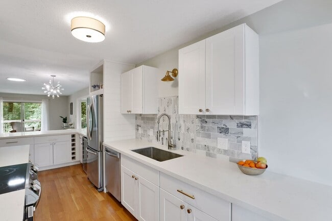 Building Photo - Spacious 2 Bed 2 Bath Townhouse in Plymouth!