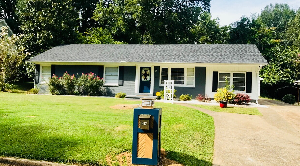 Primary Photo - 817 Westwood Ave