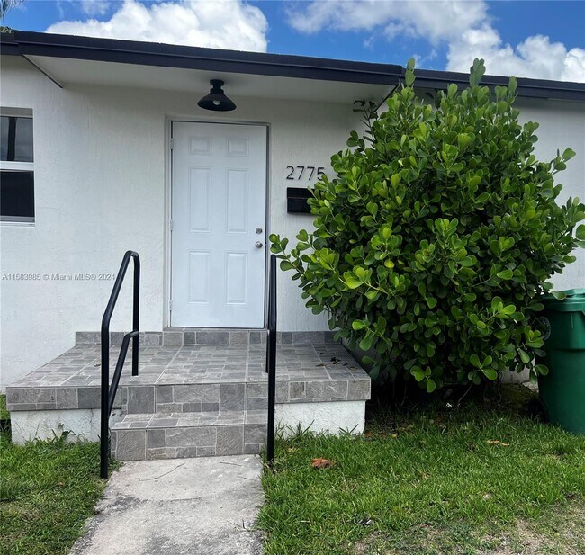 Building Photo - 2773 SW 34th Ct