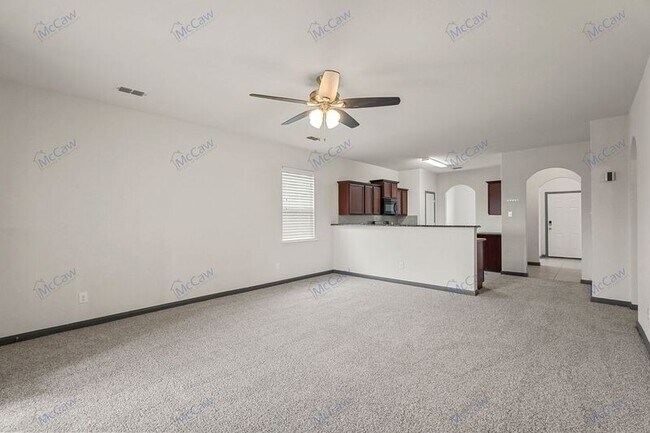 Foto del edificio - 2102 Primrose Ln