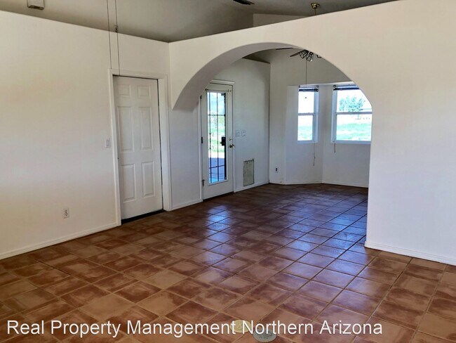 Foto del edificio - 3 br, 1.5 bath House - 978 S. San Pedro Rd.