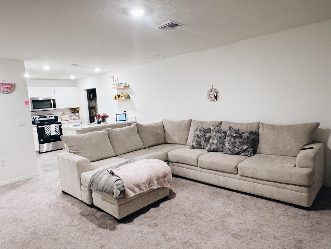 Primary Photo - 711 SE 25th Dr
