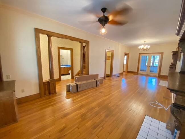 Building Photo - 629 Dennison Ave