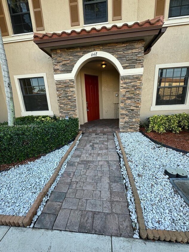 Foto principal - 648 SE 32nd Ave