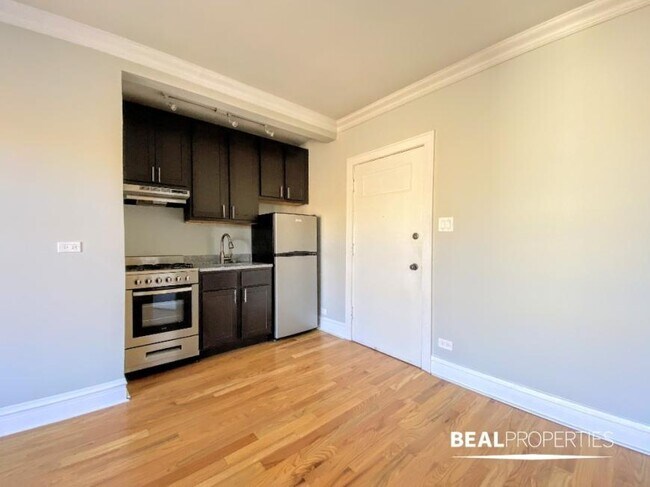 Foto del edificio - 0 bedroom in CHICAGO IL 60640