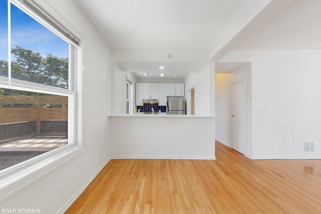 Foto del edificio - 1323 W George St