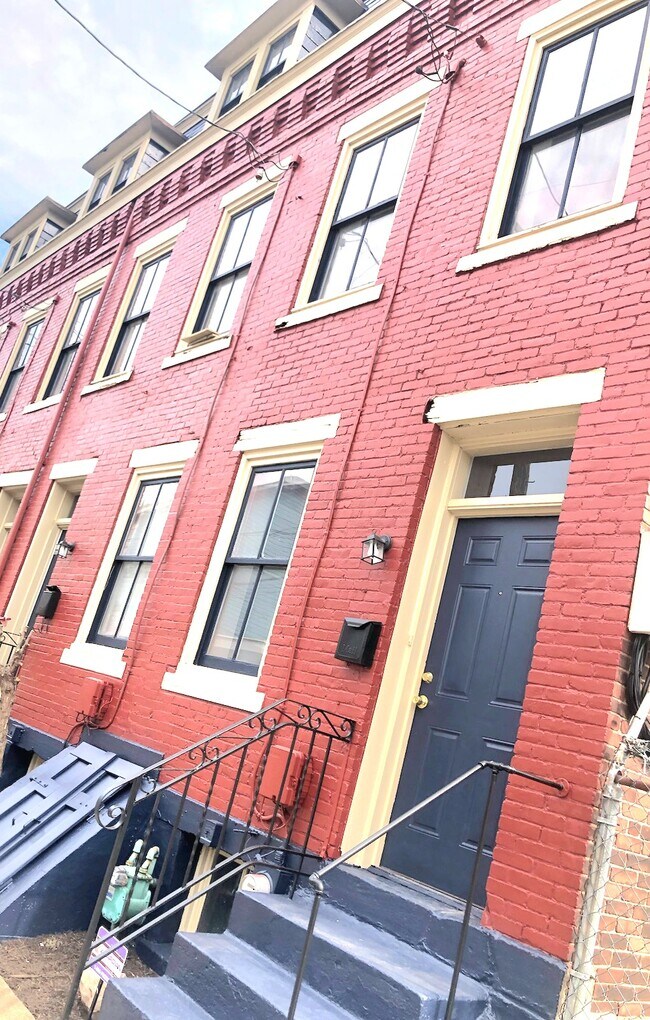 1425 Hamlin St Unit 1425, Pittsburgh, PA 15233 Apartments in