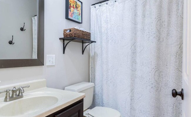 Building Photo - 5 Hillcrest W