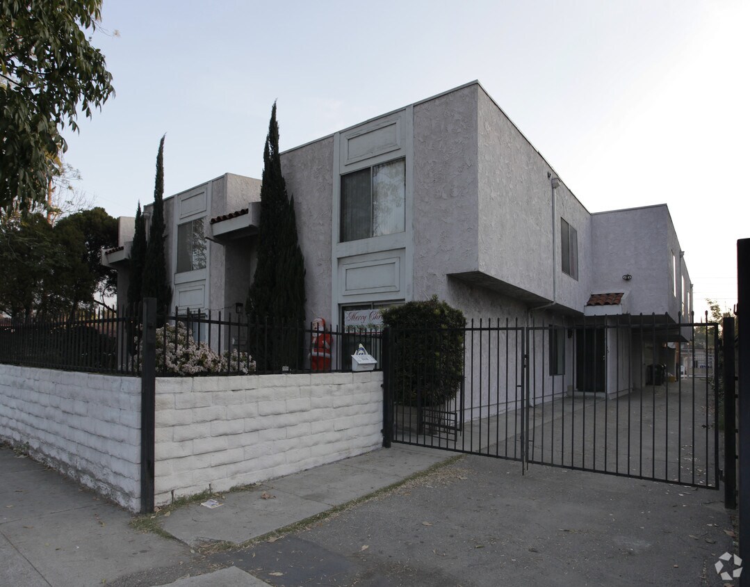 Primary Photo - 6446-6450 Whitsett Ave