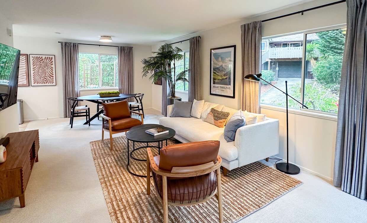 Primary Photo - 550 Browning St