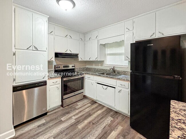 Foto del edificio - 2913 Debra Dr