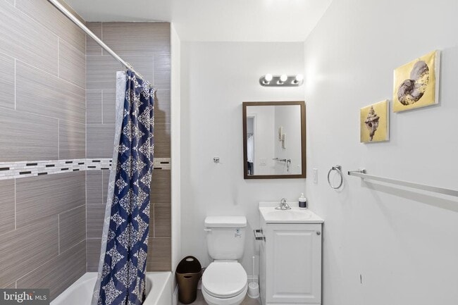 Building Photo - 925 N Broad St