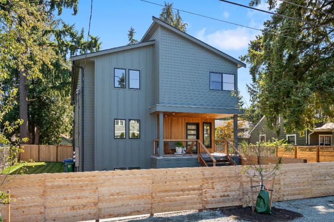 Building Photo - 2349 NE 127th St