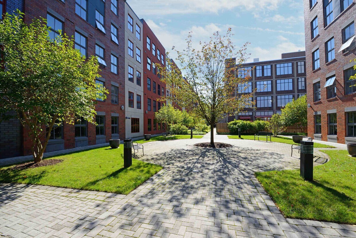 Foto principal - 812 Grand St