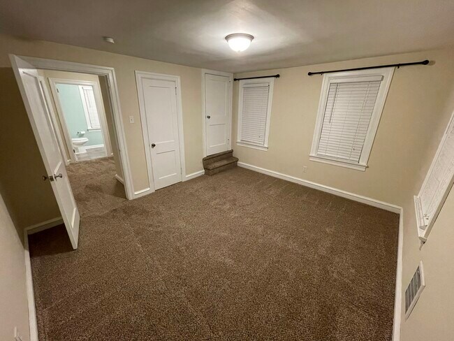 Building Photo - 153 S Eastland Dr