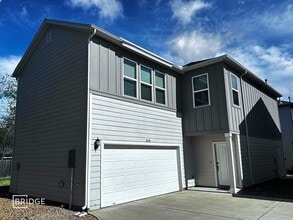 Building Photo - 328 Huisache St