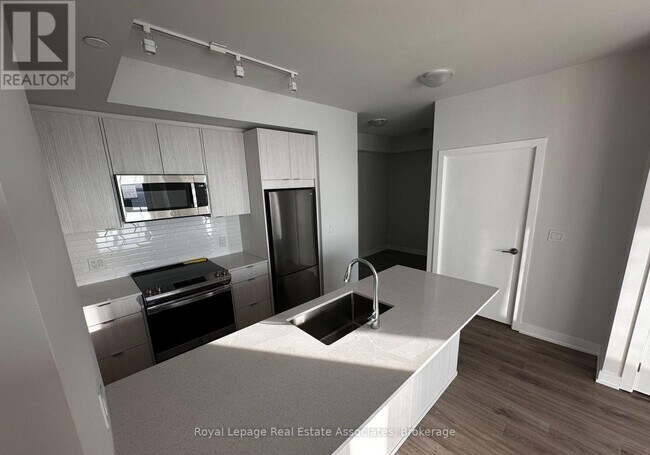 Photo du bâtiment - 4130 Parkside Village Dr