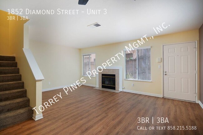 Building Photo - Pacific Beach 3BR Townhouse with Fireplace...