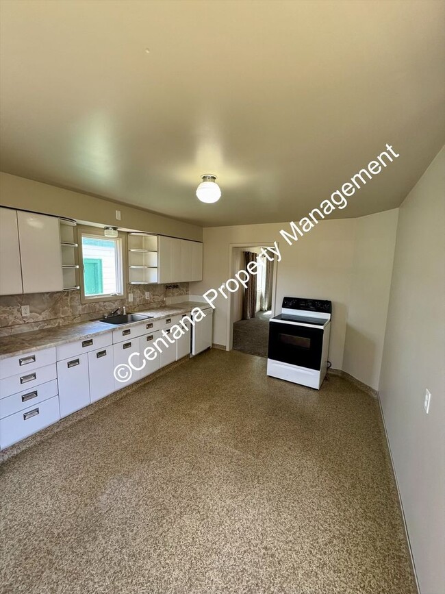 Building Photo - One bed One bathroom on the flats