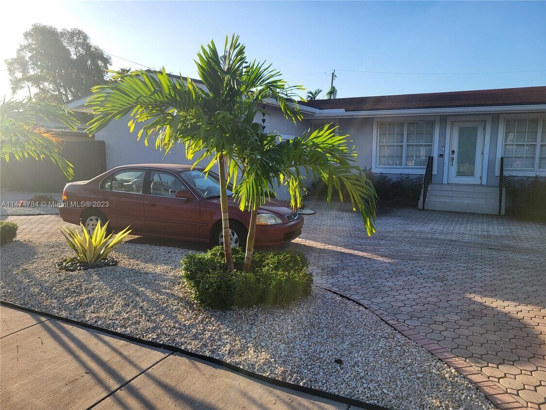 Foto principal - 9230 SW 35th St