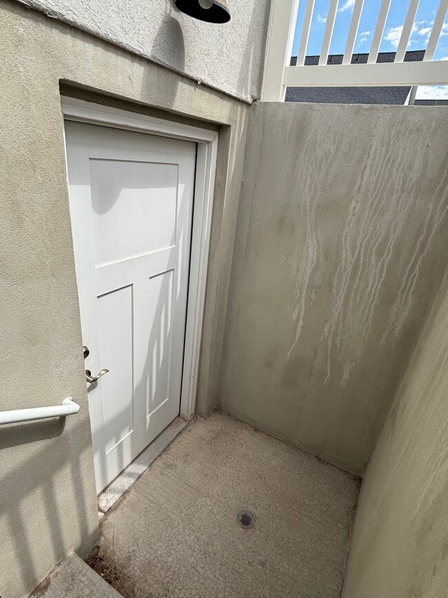 Entrance to unit - 188 E Bruin Dr