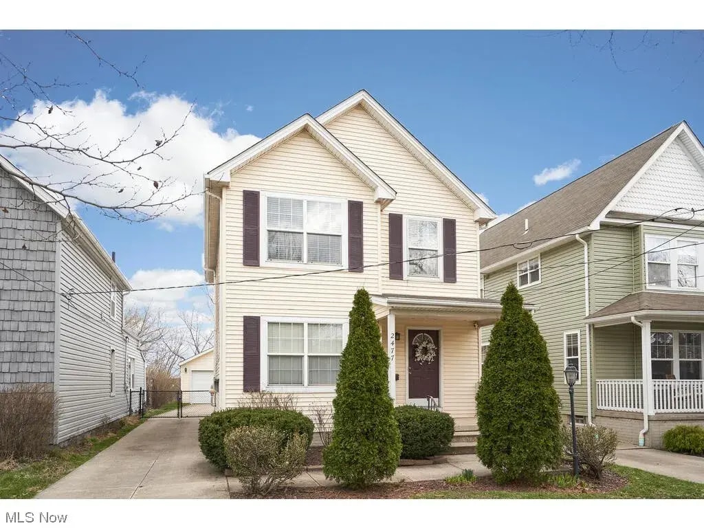Foto principal - 2477 W 5th St