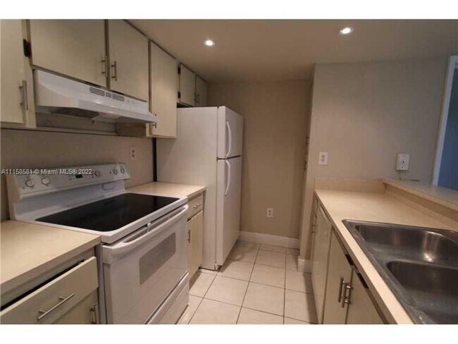 Foto del edificio - 7165 NW 186th St
