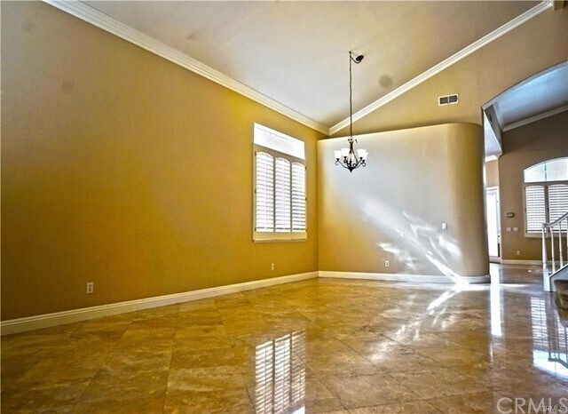 Building Photo - 5762 Ridgeview Dr