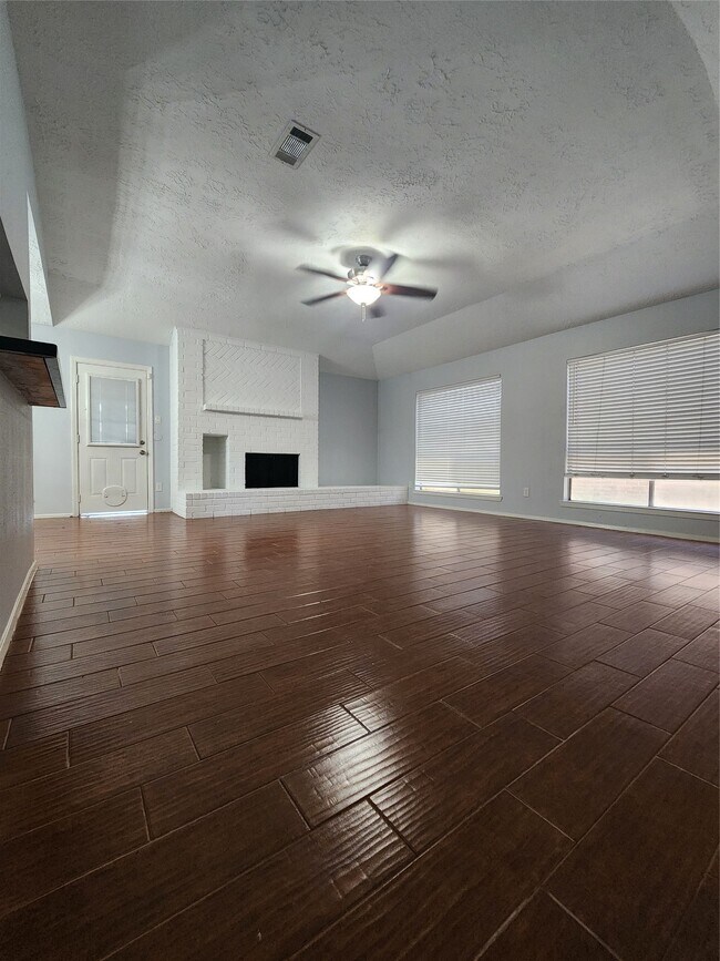 Foto del edificio - 4515 Aspen Brook Ln