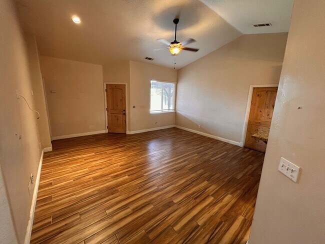Building Photo - Nice house for rent in Farmersville