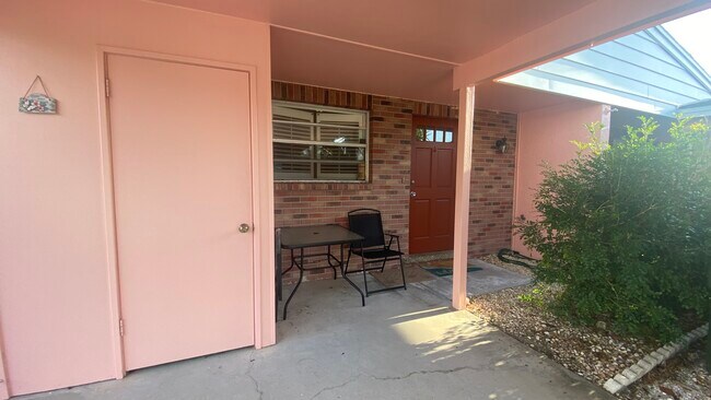 Entry - 140 Grant Dr