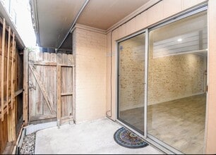 Building Photo - 1418 Vermont St