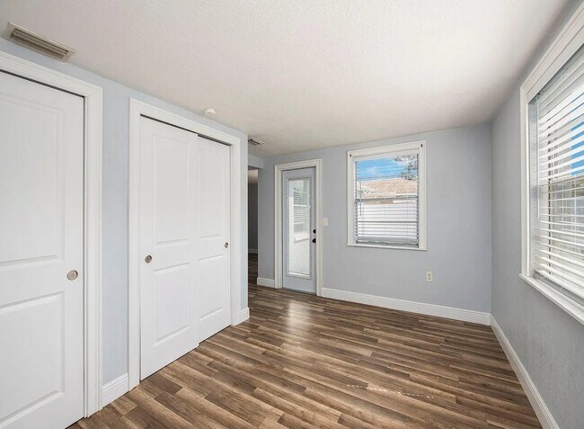 Building Photo - 5804 Elena Dr