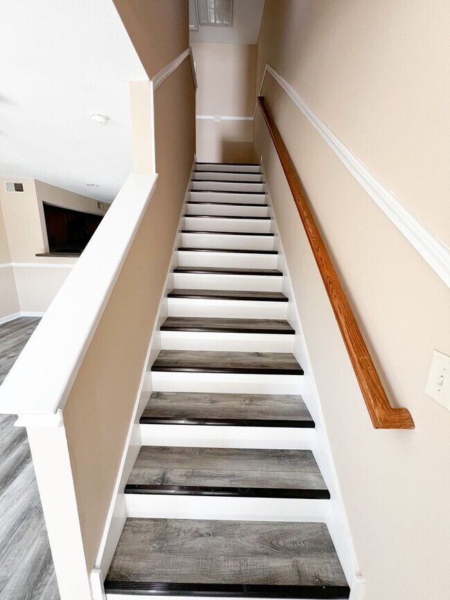 Foto del edificio - 2 Bedroom 1.5 Bathroom Townhome