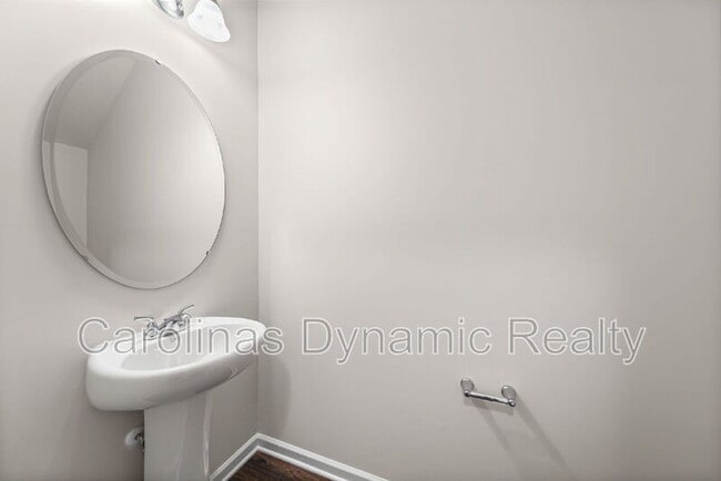 Foto del edificio - 3200 Polk and White Rd