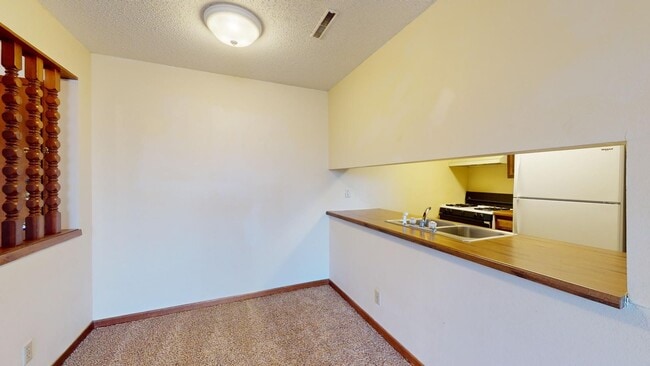 Interior Photo - 3500 Grand Ave