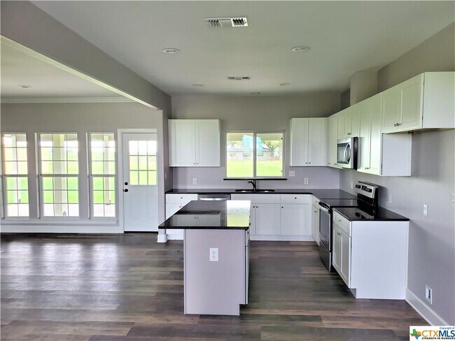 Building Photo - 641 Thormeyer Rd