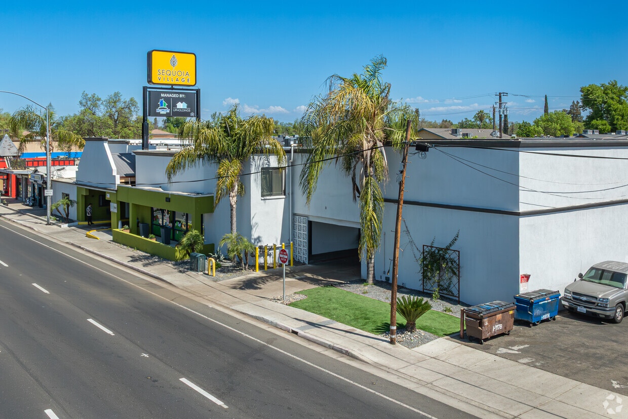 1400 S Mooney Blvd - Foto principal - Sequoia Village