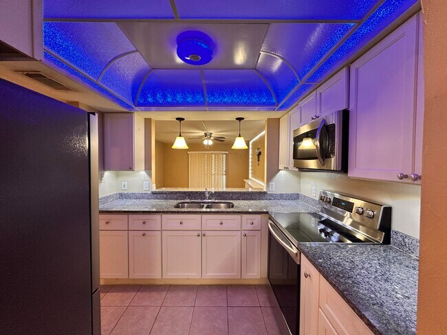 Foto del edificio - 4310 Santa Barbara Blvd