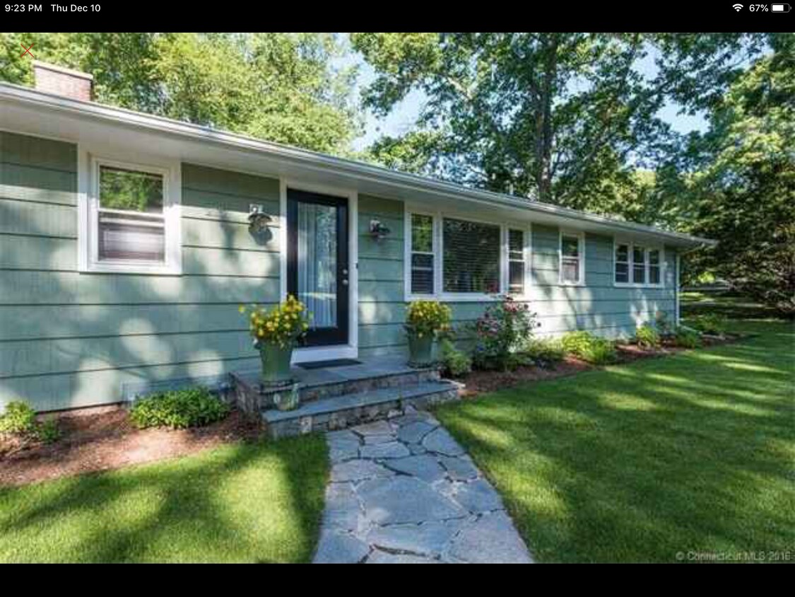 Primary Photo - 215 Sperry Dr